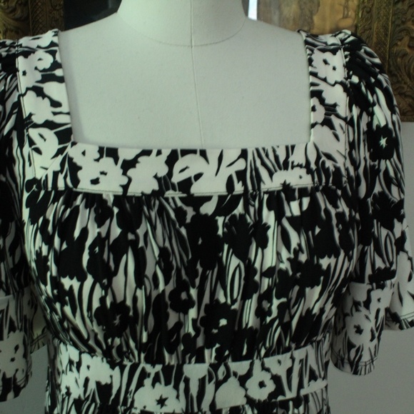 NWT Black and White BCBG Jersey Knit Tunic Dress - Picture 3 of 5